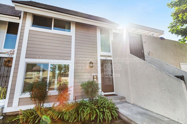 Building Photo - 35 Kazan St