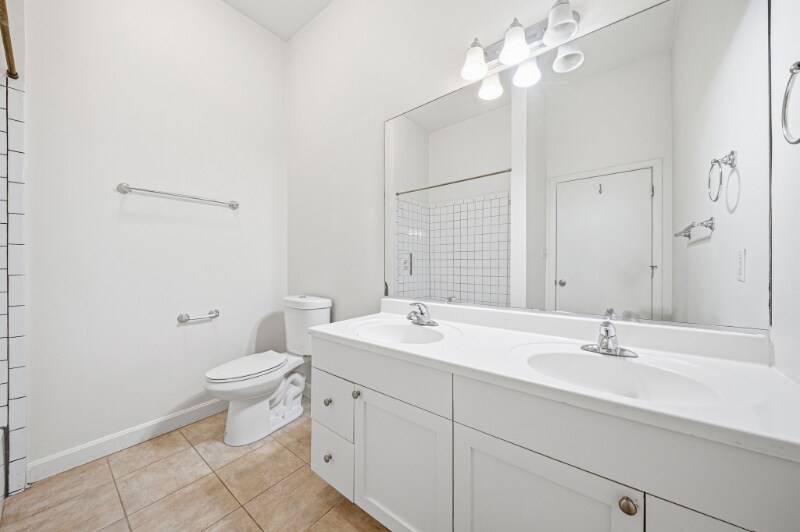 Building Photo - 156 Chelsea St