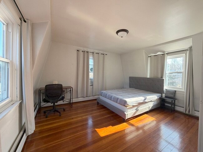 Building Photo - 10 W Elm Ave