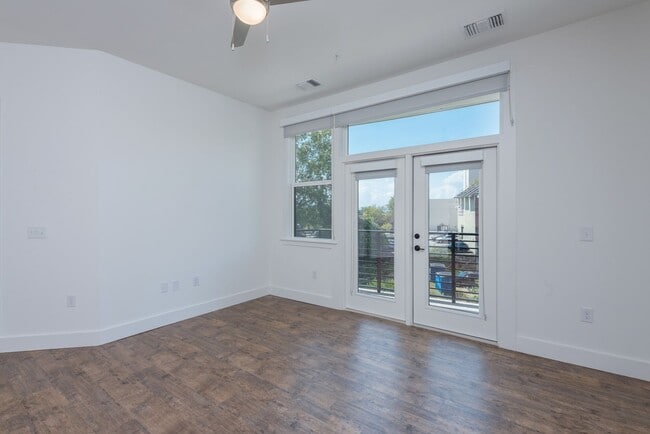 Building Photo - Downtown Asheville Apartment!