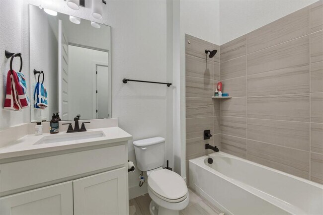 Building Photo - 2941 Delaware St