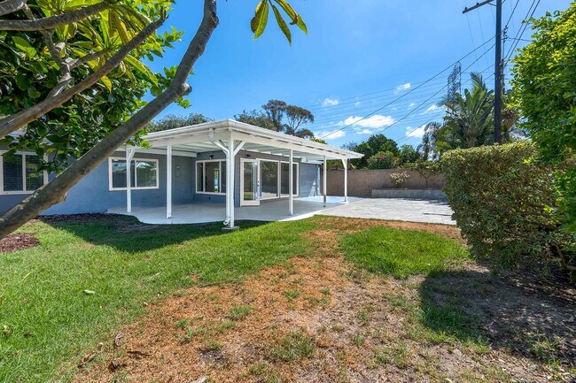 Building Photo - 7032 E El Cedral St