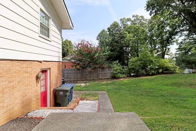 Building Photo - Convenient to Rt 29 & The Shops at Stonefield