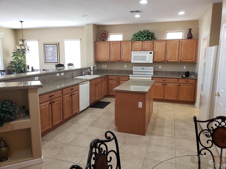 Building Photo - 3818 E Hazeltine Way