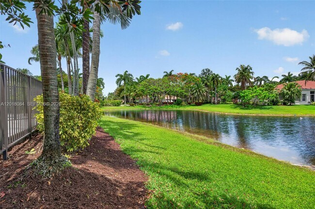 Building Photo - 2538 Montclaire Ct