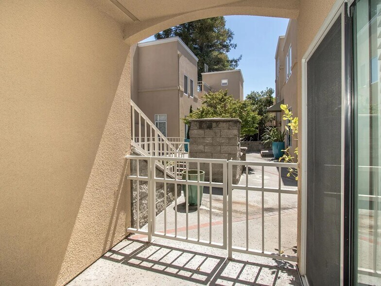 Building Photo - 233 Homer Ave