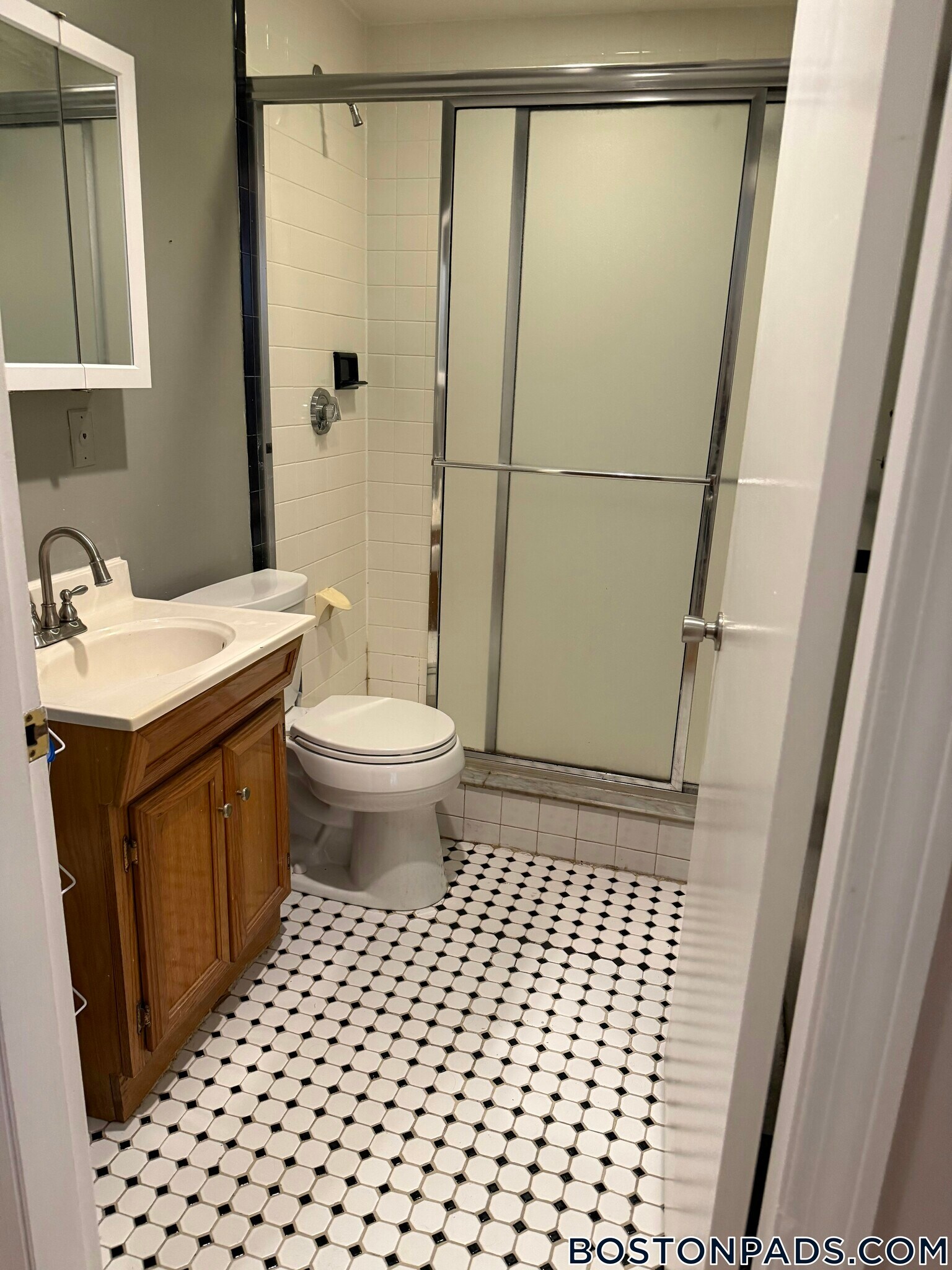 Building Photo - 452 Park Dr