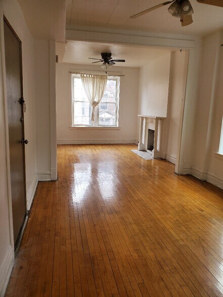 Building Photo - 1254 N Maplewood Ave