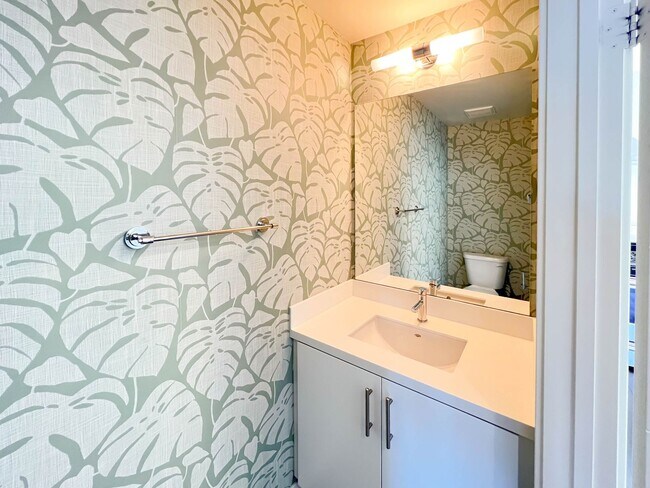 Building Photo - Luxury Townhome Centrally Located in Silver Lake! OPEN HOUSE JUNE 6TH, 2026 from 1:30 PM to 2:30 PM