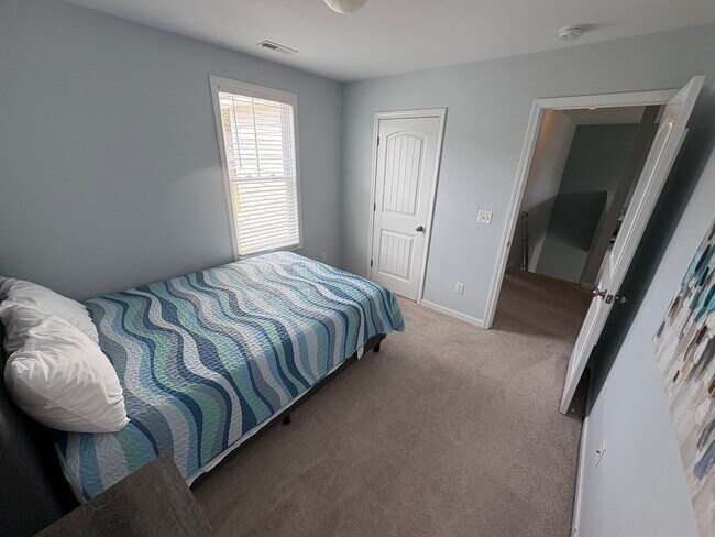 Building Photo - 3bd/2.5ba home with flexible Lease Length