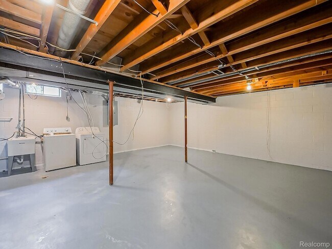 Building Photo - 7580 Thornwood St