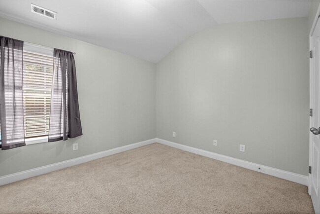 Building Photo - Gorgeous 3 Bed 2.5 Bath Home in Lexington Plantation