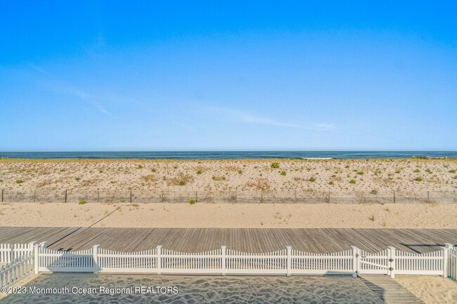 Building Photo - 1404 Oceanfront