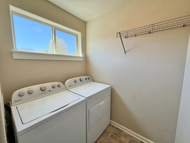 Building Photo - 2965 Yew Park Ln