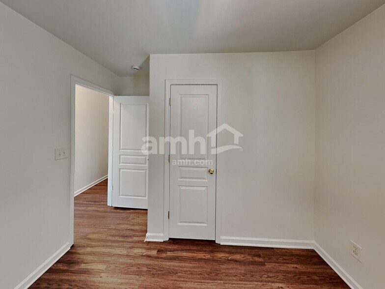Building Photo - 9149 Glenashley Dr