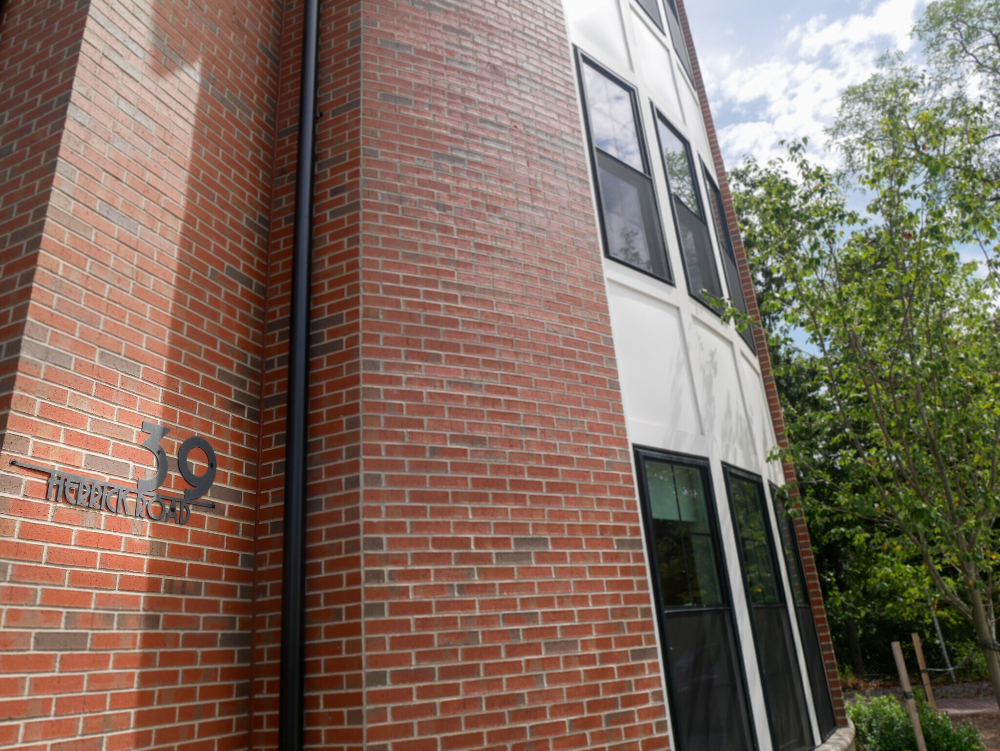 Building Photo - 39 Herrick Rd