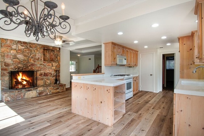Building Photo - 2412 Via Marina