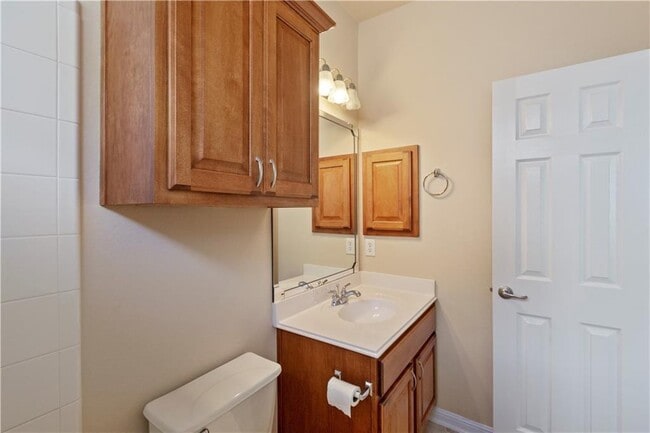 Building Photo - 2405 Speidel Dr