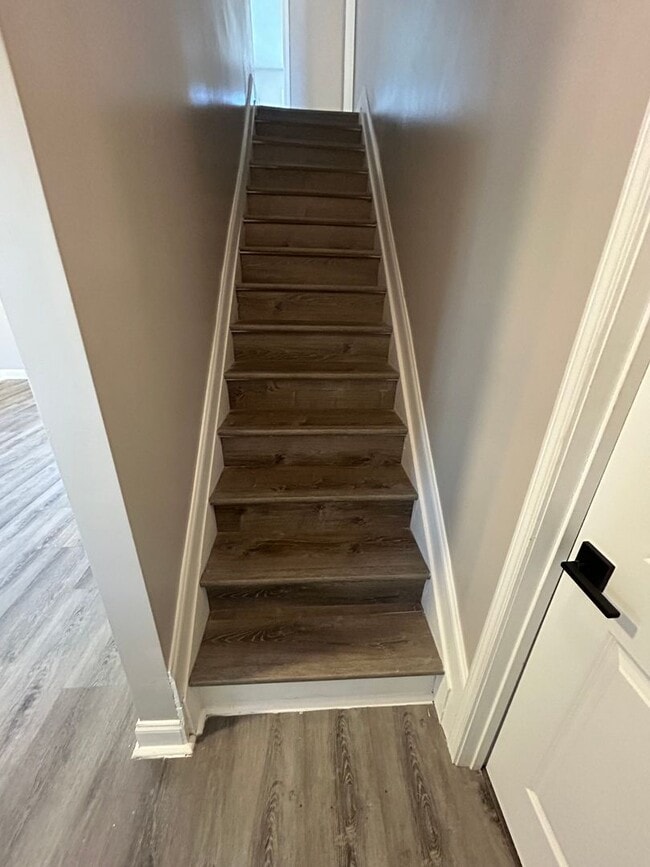 Building Photo - This fully renovated & updated 3 Bedroom a...