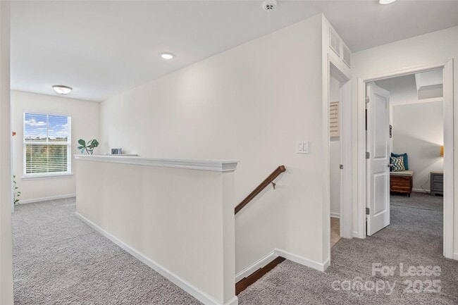 Building Photo - 2425 Chinkapin Ct