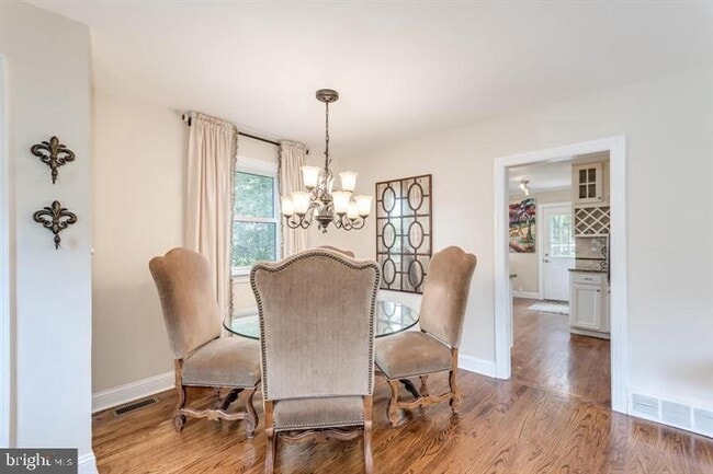 Building Photo - 523 Wayne Ave