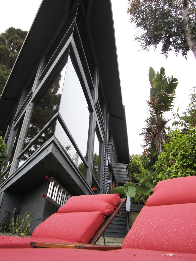 Building Photo - 785 Alta Vista Way