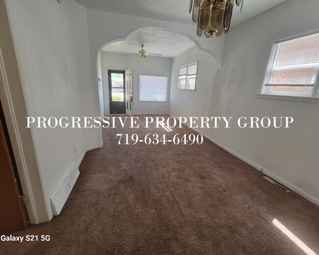 Building Photo - 1515 E Orman Ave