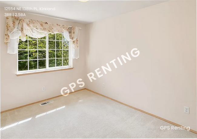 Building Photo - ? Peaceful Retreat in the Heart of Kirkland!