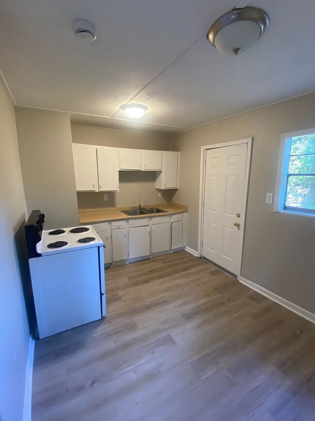 Building Photo - **ON HOLD**Midtown Columbus, GA 3 Bedroom / 1 Bathroom Home for