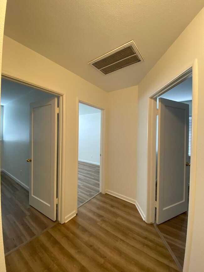 Building Photo - 3 BD/ 1BATH HOUSE LOCATED NEAR DOWNTOWN VA...