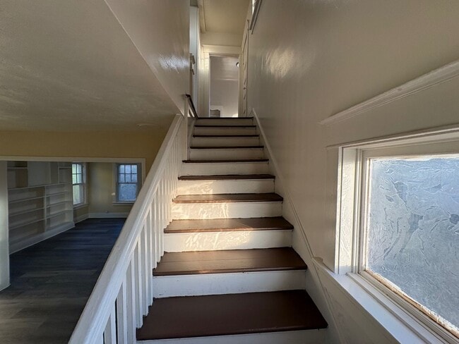 Building Photo - Charming 3-bedroom home located in the heart of Dayton