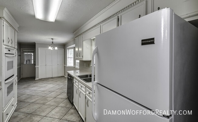 Building Photo - 502 Pelahatchie Shore Dr