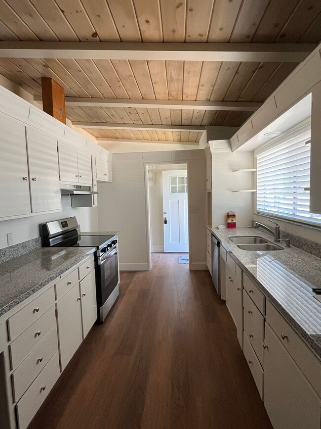 Building Photo - 4076