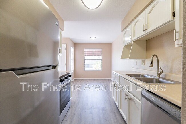 Building Photo - 16657 E Gunsight Dr