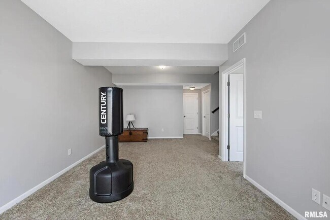 Building Photo - 5294 Pandit Dr