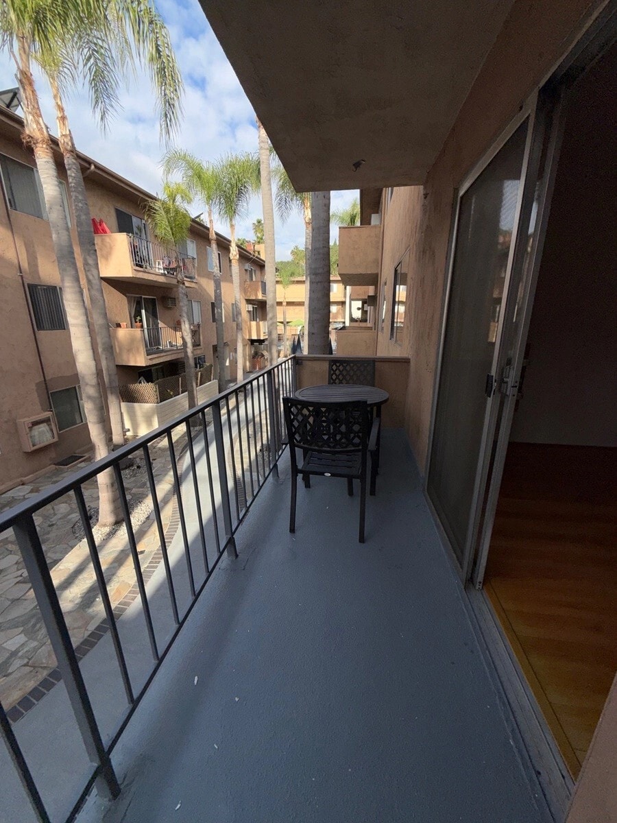 Building Photo - 10760 Rose Ave