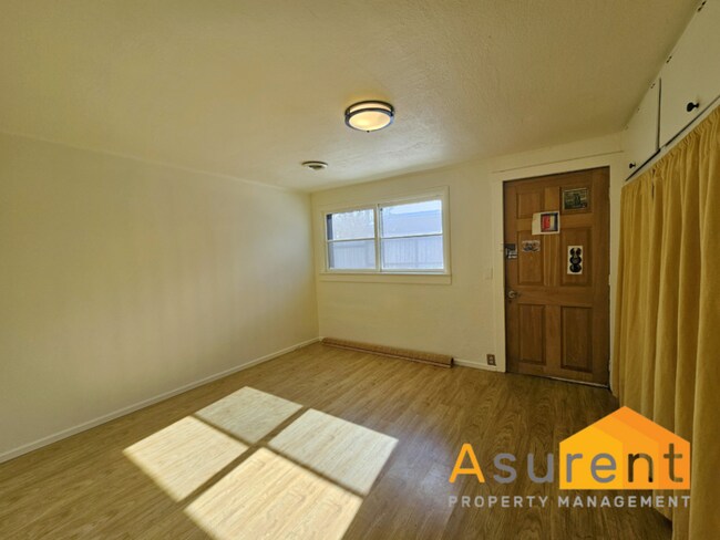 Building Photo - Charming 2-bedroom 1-bathroom home with a bonus room