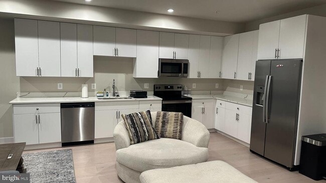 Building Photo - 235 Valley Ave SE