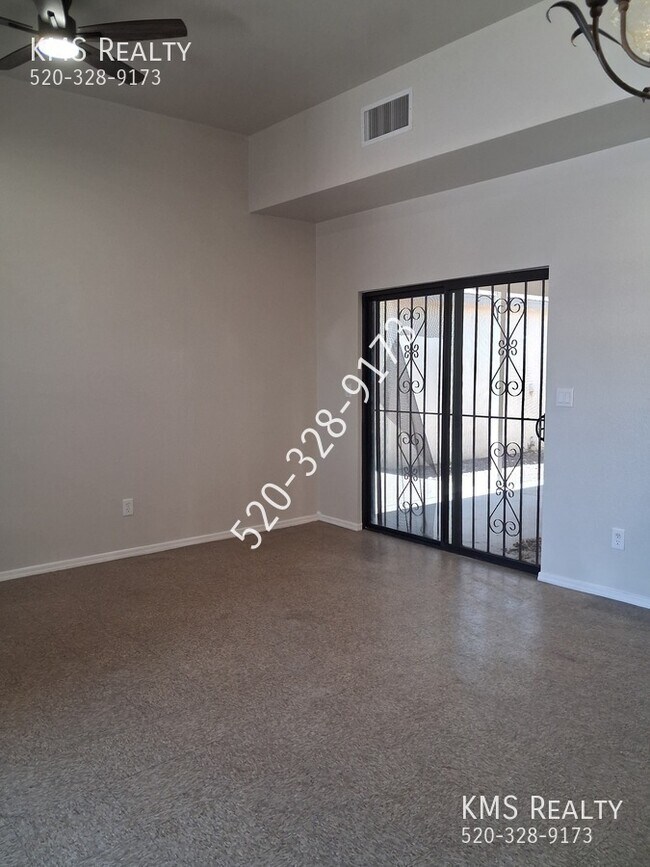 Building Photo - 2867 N Tolman Dr