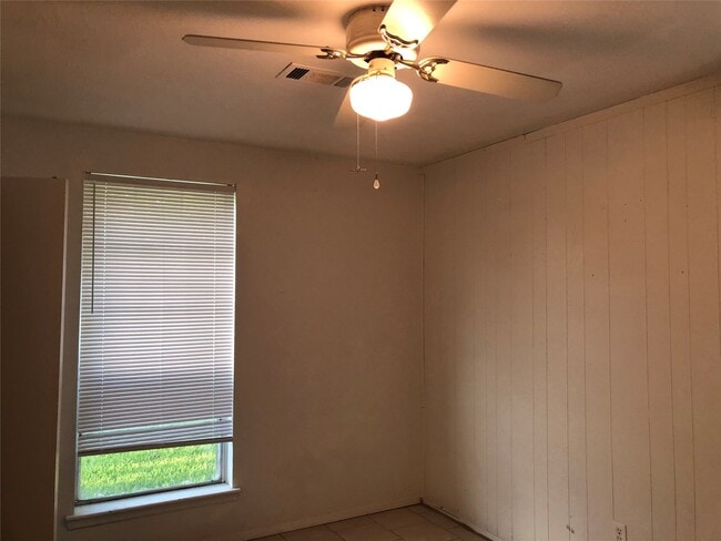 Building Photo - 11103 Sharpview Dr