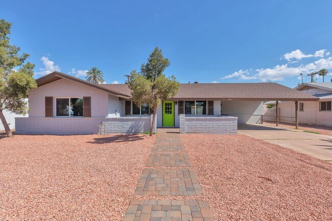 Building Photo - 6-Bedroom, 3-Bath Tempe Home with Private Pool Near ASU