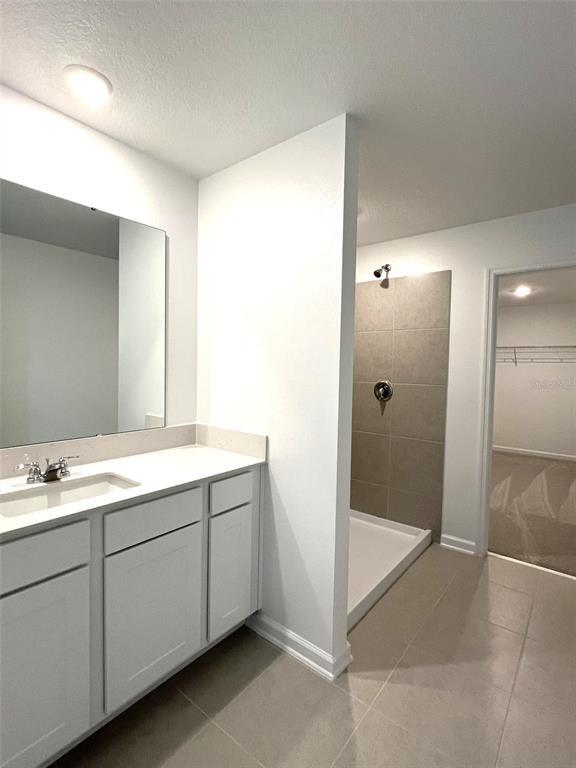 Building Photo - 5126 Magnolia Palm Dr