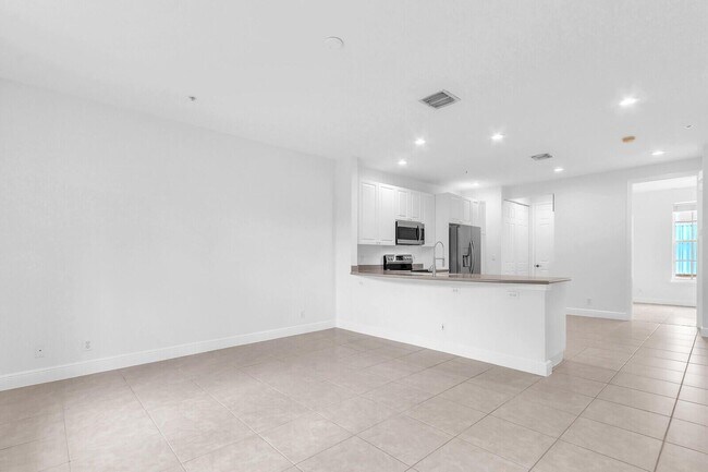 Building Photo - 119 Osceola Ln