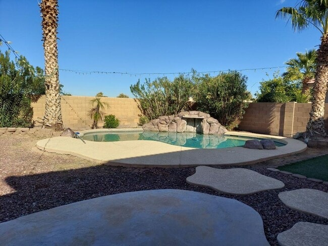 Building Photo - GORGEOUS MARICOPA HOME WITH POOL!