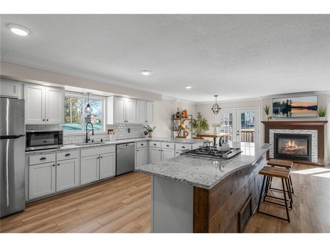 Building Photo - 540 Orchid Ln N