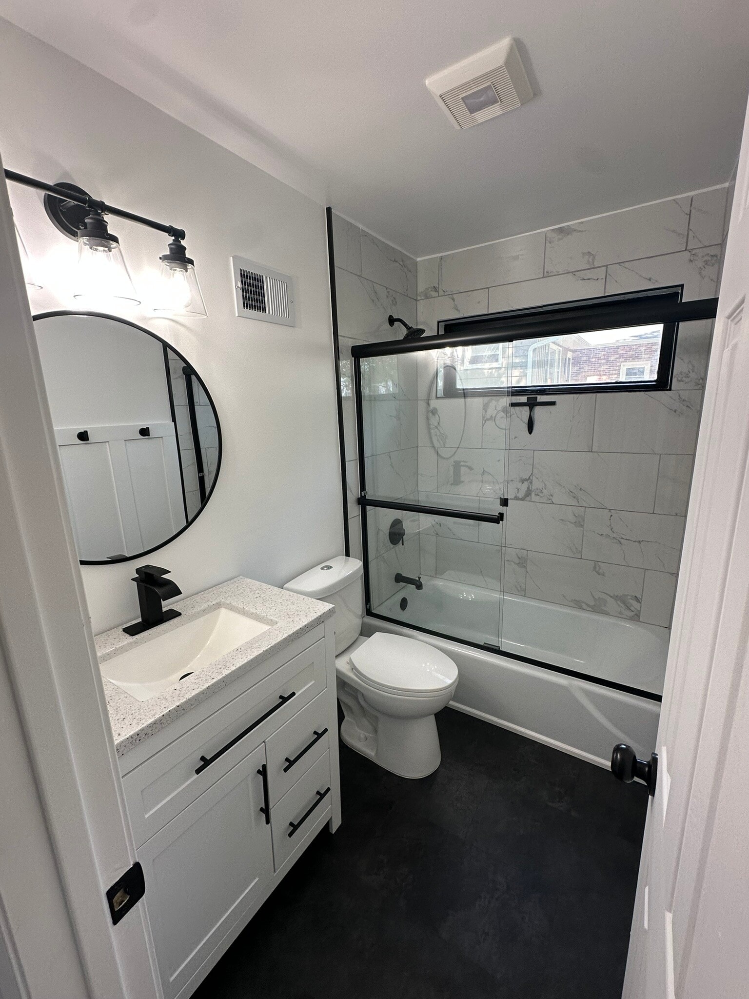 Building Photo - 221 Wedgewood Dr