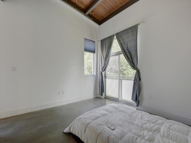 Building Photo - 2205 N Lamar Blvd