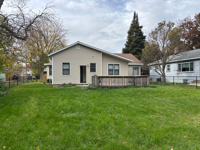 Building Photo - 317 N Monroe St