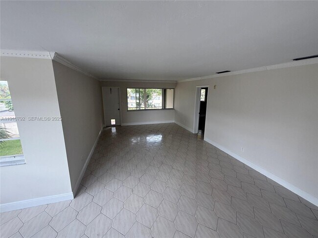 Building Photo - 1540 NE 191st St