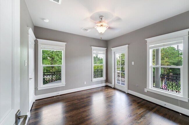 Building Photo - 6 Red Harper Dr